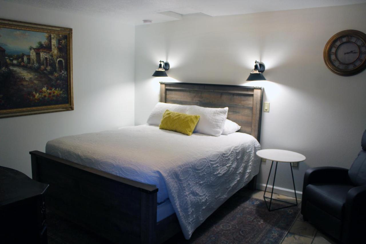 Silverton Inn & Suites ภายนอก รูปภาพ